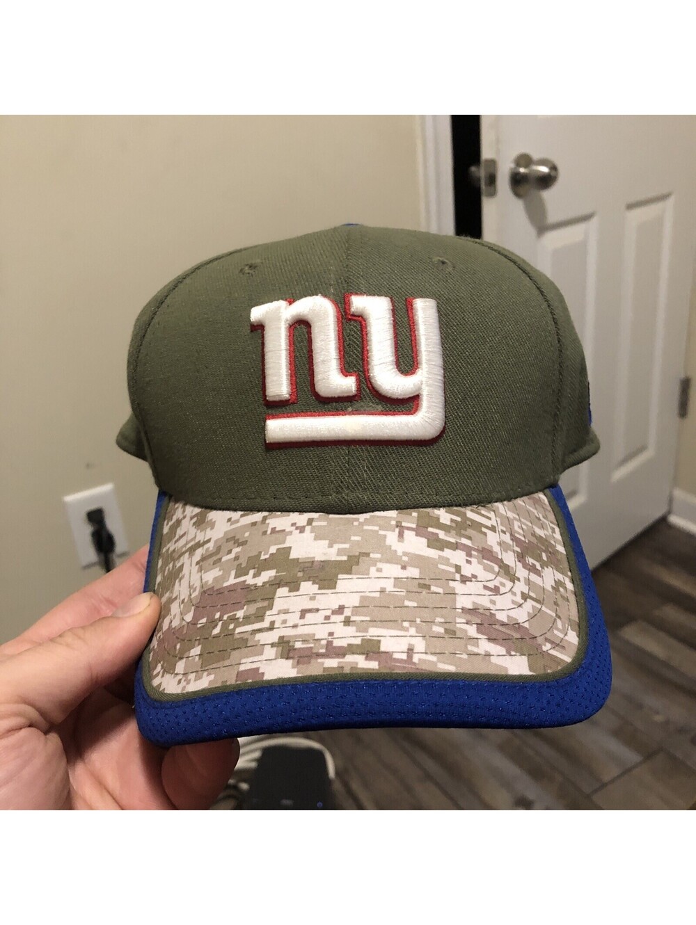 New York Giants Vintage New Era 39Thirty Salute To Service S/M FlexFit Cap Hat